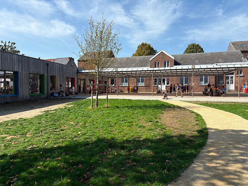 Boninne - Cour de récréation